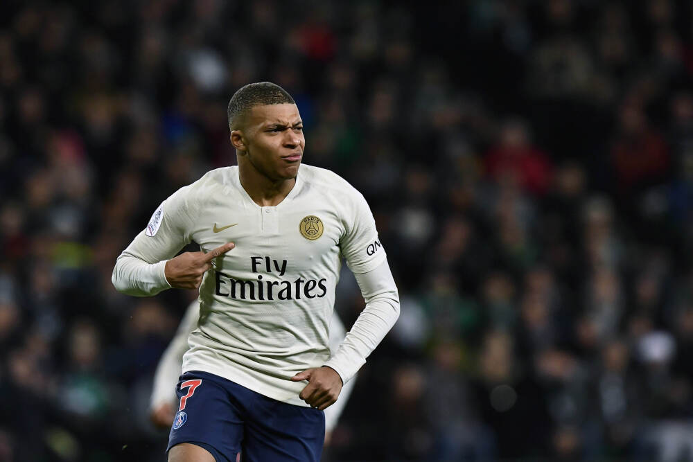 吉镜头｜人头攒动贺新年！2026商场解锁跨年热闹新姿势